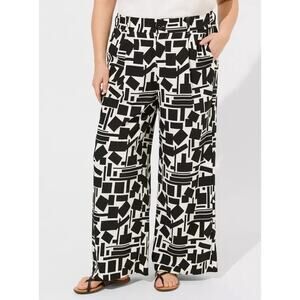 NWT TORRID 14 Short Wide Leg Pants In Gravigating Geo Cloud Dancer Black White